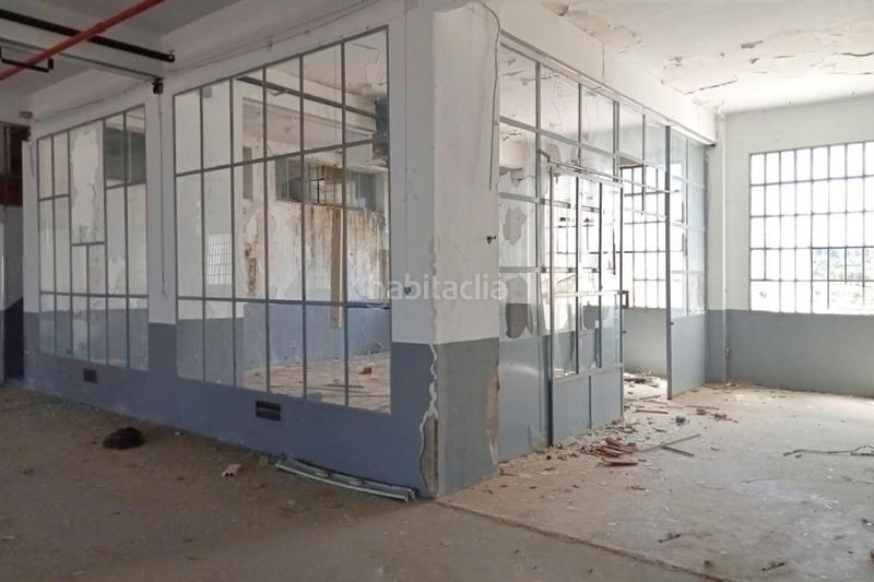 Foto c7700263-fae8-45be-aa83-ad8fa48b25f1. Industrial building in Ibi