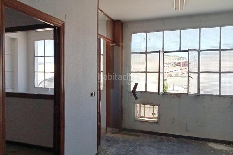 Foto ceb20100-92f9-4cf7-bd49-911135401276. Industrial building in Ibi