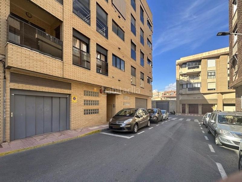Foto 0dae98b5-99e4-4dd5-b5a2-dfe17789b564. Parking voiture dans Campello Pueblo Campello (el)