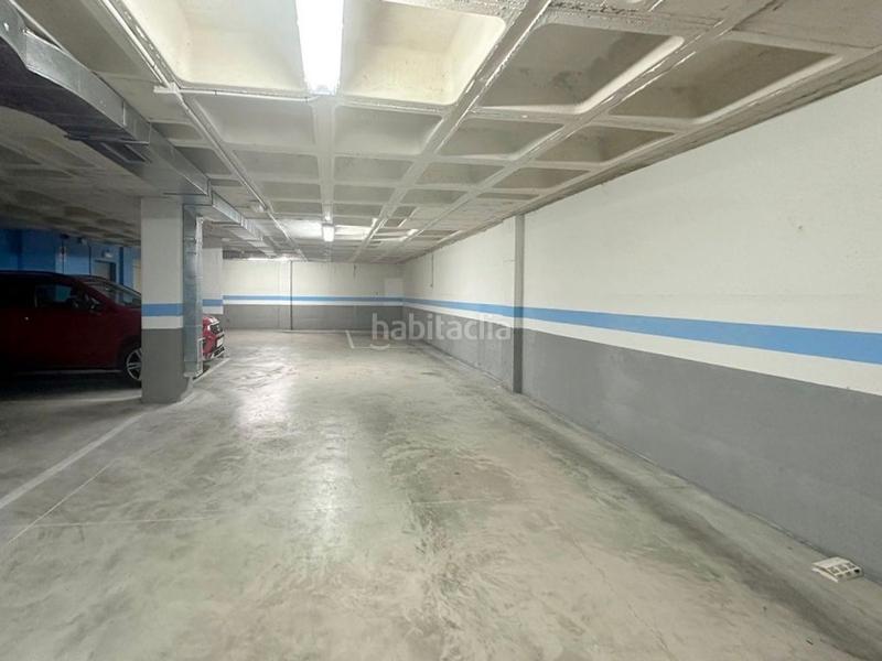 Foto 23cd7ba3-d881-4331-8cb7-06b481020e71. Parking voiture dans Campello Pueblo Campello (el)