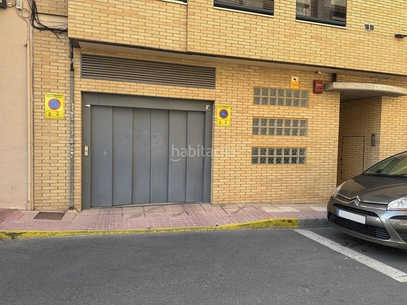 Foto 37d326cf-3c36-4f5c-861a-9663ea18bfbc. Parking voiture dans Campello Pueblo Campello (el)