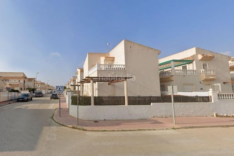 Foto df6816d3-f143-4764-87bd-83cb0ce941b1. Casa adossada amb piscina a Rojales