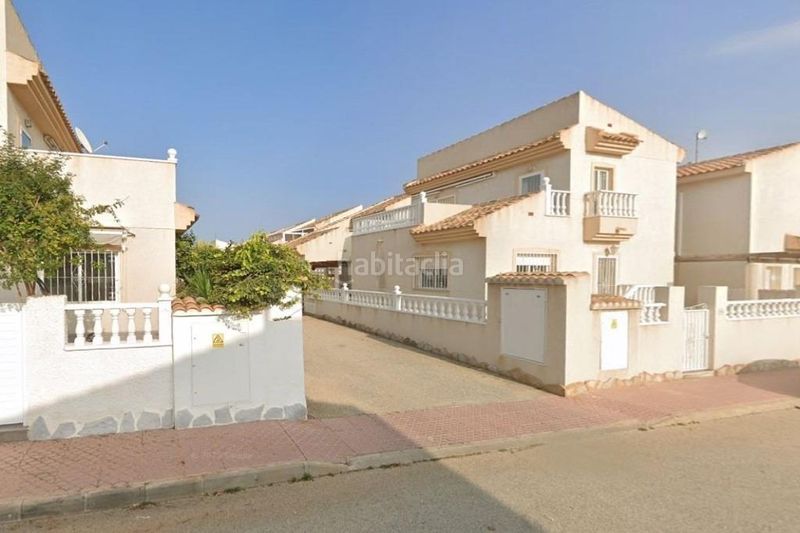 Foto ed68bcb0-8419-4ec0-8f40-a02f4752162d. Casa adossada amb piscina a Rojales