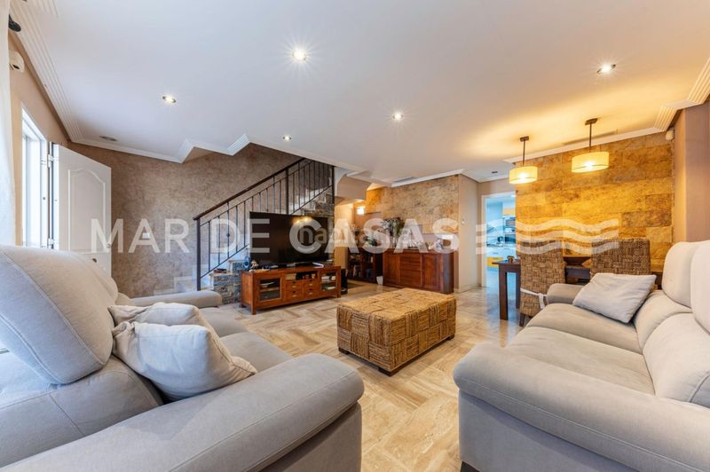 Foto 09c53522-2798-43a4-87b0-ced2ed44d656. Casa adossada amb aparcament a El Travaló - Martínez Valero Elche / Elx