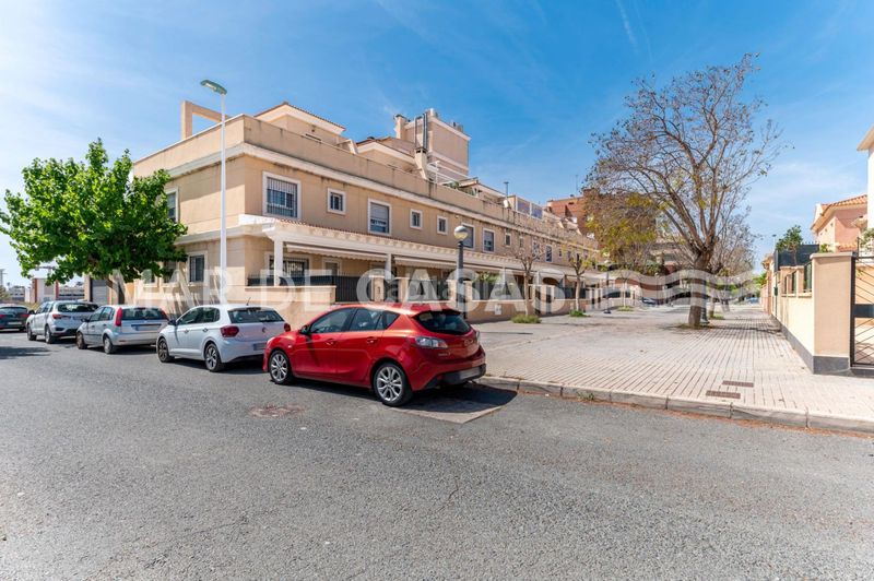 Foto 18ce354b-26e0-4ab2-be94-492502540ef0. Casa adossada amb aparcament a El Travaló - Martínez Valero Elche / Elx