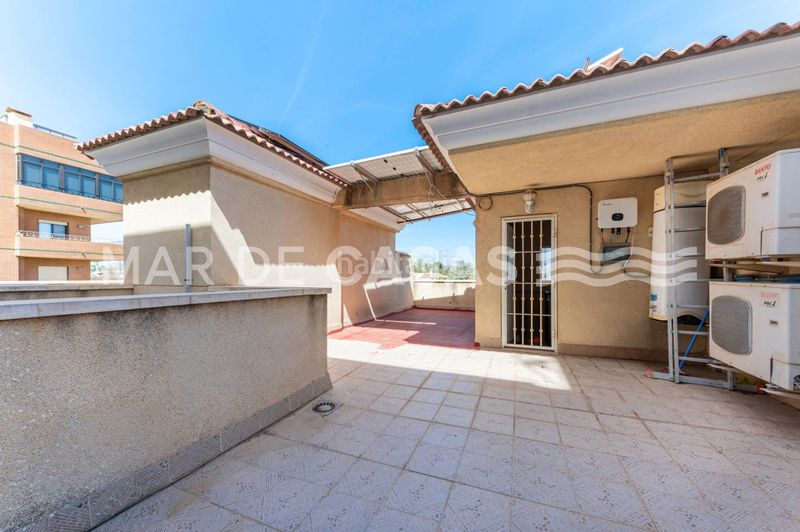 Foto 376a1600-1b42-4db8-bb18-2330401f94c2. Casa adossada amb aparcament a El Travaló - Martínez Valero Elche / Elx