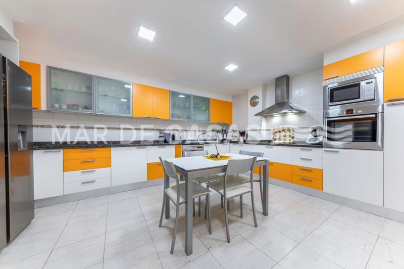 Foto 3d3b9799-ae0d-4537-a854-783da146e294. Casa adossada amb aparcament a El Travaló - Martínez Valero Elche / Elx