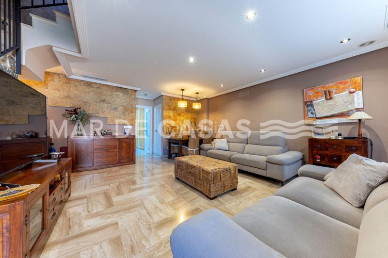 Foto 75edea41-72b4-43e9-9092-48a79d26955b. Casa adossada amb aparcament a El Travaló - Martínez Valero Elche / Elx