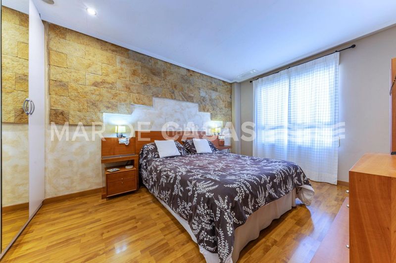 Foto 823c152b-5126-413d-a2bc-20b7d95d1b8d. Casa adossada amb aparcament a El Travaló - Martínez Valero Elche / Elx