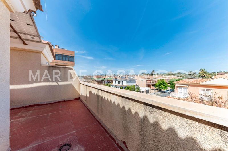 Foto 8d2727a6-0af3-4d3a-99a0-9086d580ea8b. Casa adossada amb aparcament a El Travaló - Martínez Valero Elche / Elx