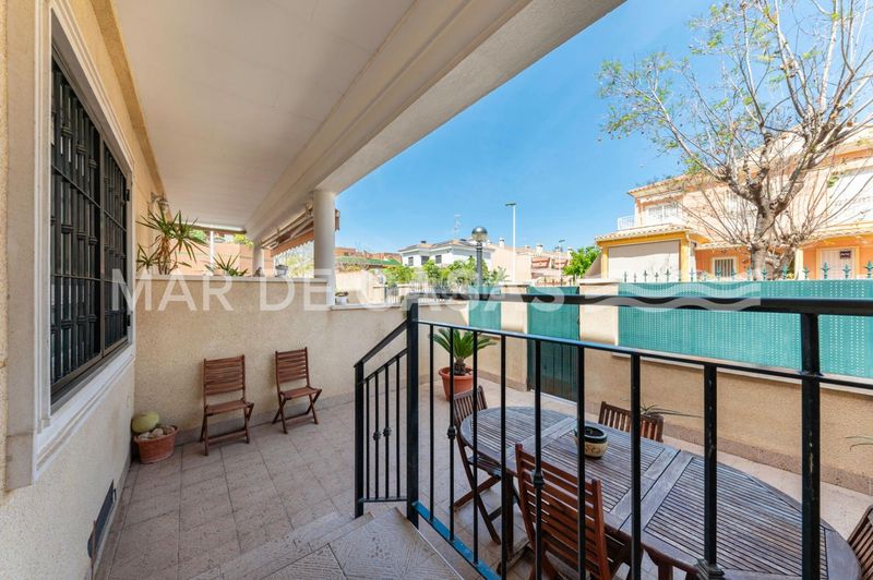 Foto 91592735-81cf-45c8-9d99-1012b219c6ab. Casa adossada amb aparcament a El Travaló - Martínez Valero Elche / Elx