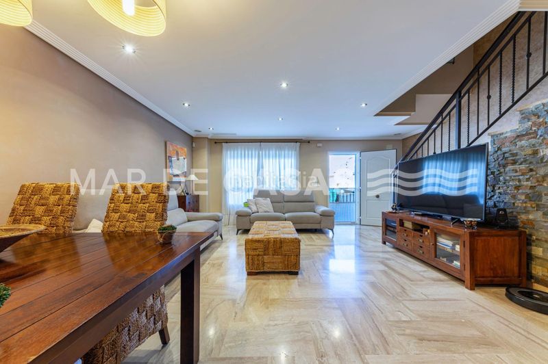 Foto 96844c7d-271c-4cc9-a69c-098baa683802. Casa adossada amb aparcament a El Travaló - Martínez Valero Elche / Elx