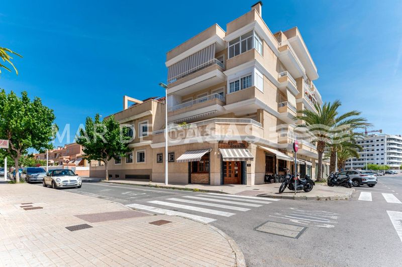 Foto fdbc9404-0583-40f7-b2c3-f964ca1f2504. Casa adossada amb aparcament a El Travaló - Martínez Valero Elche / Elx