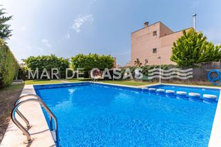Reihenhaus  Calle vall de laguart. Espacio, luz y mar así se vive en esta casa adosada de el campel