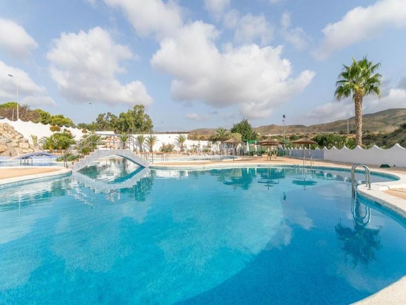 Foto 03a20c36-4577-457a-b614-20856cfd83f3. Casa adossada amb piscina a Pueblo Español-Coveta Fumá Campello (el)