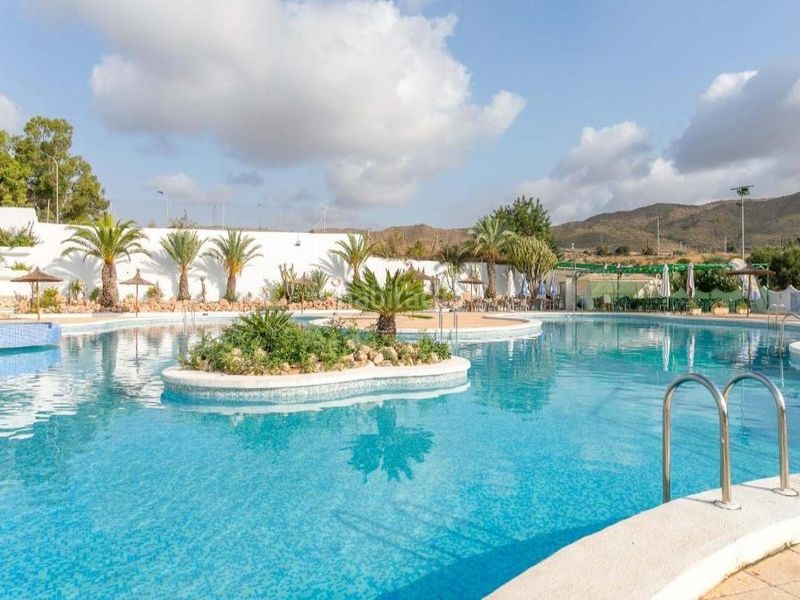 Foto 0c29d9cc-f735-4af3-8a03-6a2c82b515a9. Casa adossada amb piscina a Pueblo Español-Coveta Fumá Campello (el)