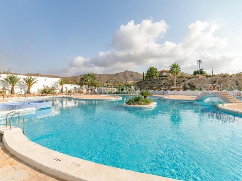 Foto a1755f24-46b1-4916-af7c-4660bef59bef. Casa adossada amb piscina a Pueblo Español-Coveta Fumá Campello (el)