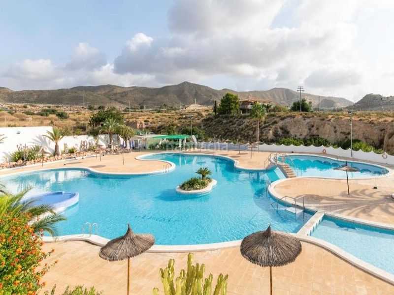 Foto ac617f22-ece4-45b5-8c50-d160893d91b9. Casa adossada amb piscina a Pueblo Español-Coveta Fumá Campello (el)