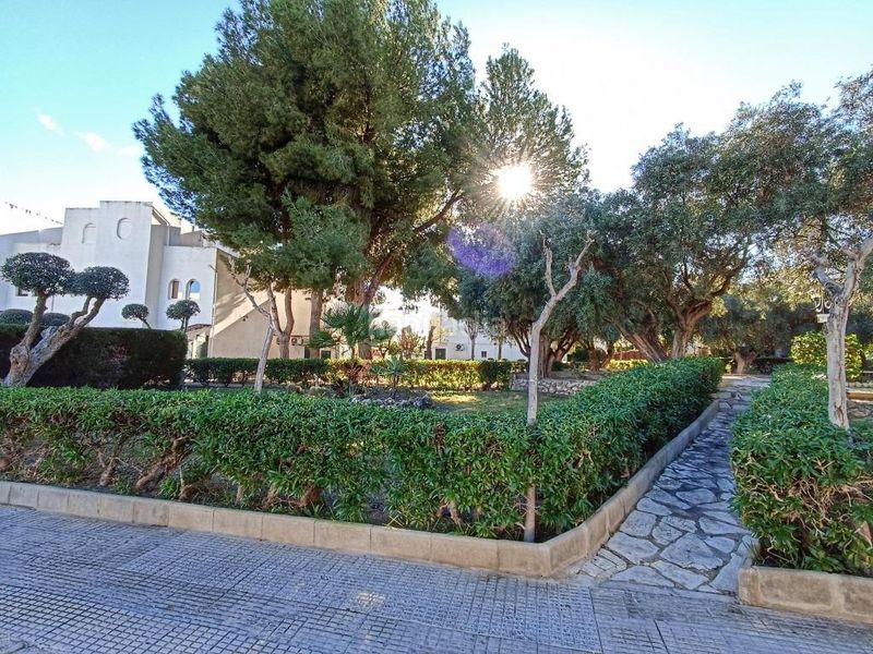 Foto be57c9fd-c893-4479-8fc8-9271cf9ae254. Casa adossada amb piscina a Pueblo Español-Coveta Fumá Campello (el)