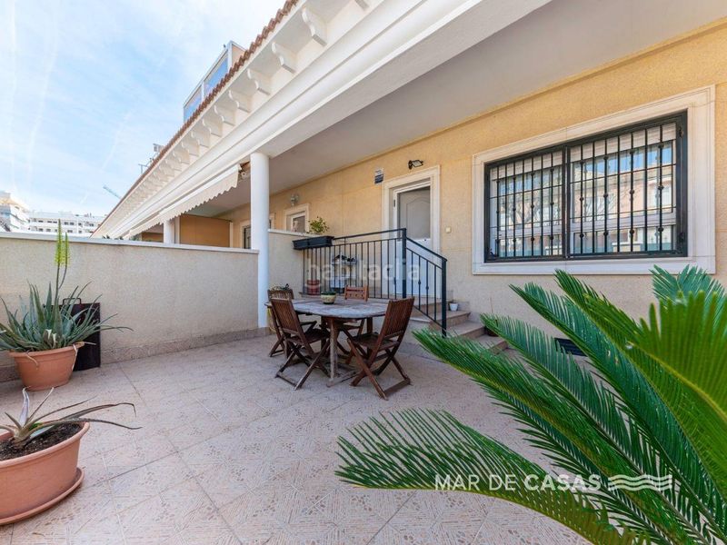 Foto 4812525b-12ad-433d-a950-a0fdead0c4b6. Casa adossada amb aparcament a El Travaló - Martínez Valero Elche / Elx