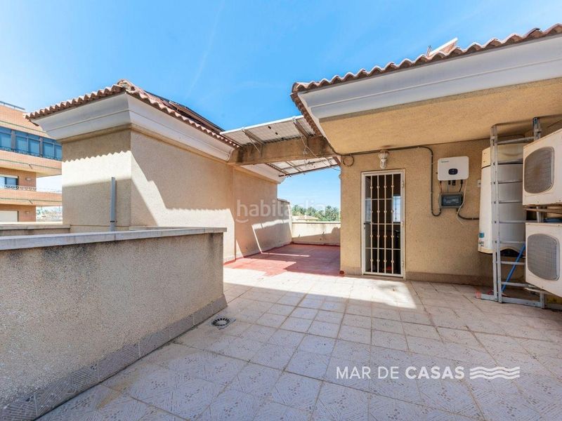 Foto 9da3fb6a-e4d3-4211-afab-1273d7c5a423. Casa adossada amb aparcament a El Travaló - Martínez Valero Elche / Elx