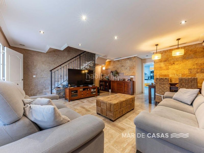Foto ae0f2837-fd70-467b-a06f-1efaf4b8f8e0. Casa adossada amb aparcament a El Travaló - Martínez Valero Elche / Elx