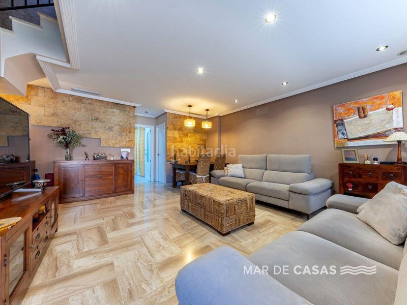 Foto f43f7b5e-e483-4912-b80b-fae783f9e699. Casa adossada amb aparcament a El Travaló - Martínez Valero Elche / Elx