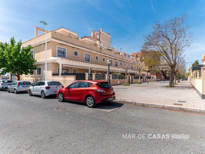 Foto ff74b0b4-0a36-4f64-9f0b-a16a5fa7d7c1. Casa adossada amb aparcament a El Travaló - Martínez Valero Elche / Elx