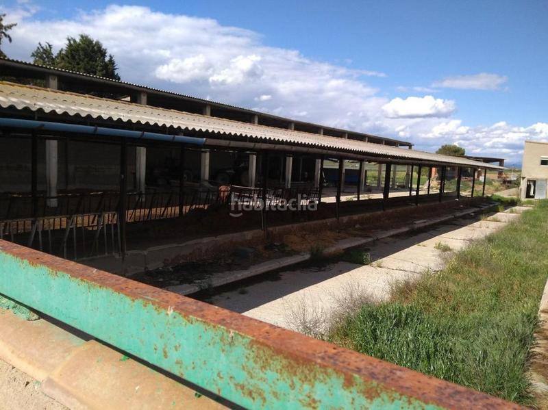 Foto 1d4fbdff-1daf-4953-90ce-8899c4c0b674. Bâtiment à usage industriel dans Torrefarrera