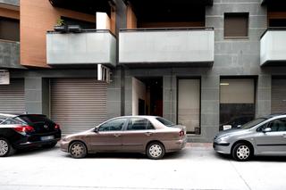 Aparcament cotxe  Carrer comerç. Garaje en alcarràs