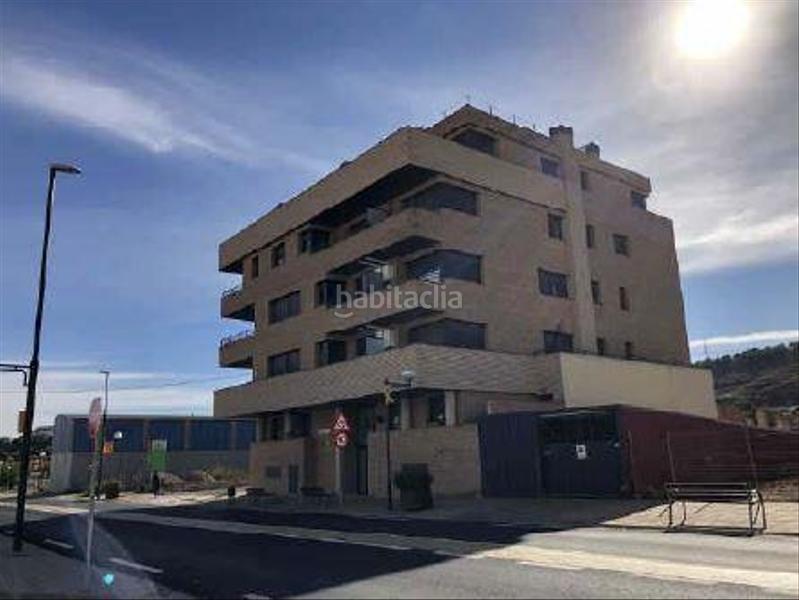 Foto f1915e1f-ed1c-4fa5-9570-f74fa20386a1. Aparcament cotxe a Almenar