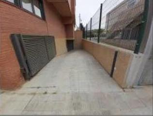 Aparcament cotxe  Carrer la sènia. Garaje en albatàrrec
