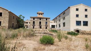Masia  Ginesta. Encantadora masía del siglo xviii en sucs, lleida  ideal para ho