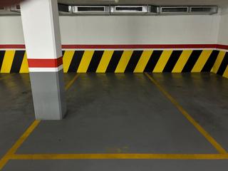 Alquiler Parking coche  Carrer de pere de cabrera. Plazas de garaje en alquiler en cappont