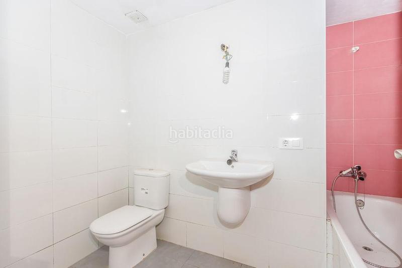 Foto bc1b114d-29a3-4f4e-8b1d-e5fcd6e82571. Planta baixa amb aparcament a Linyola