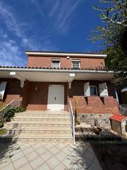 Casa  Carrer la vinya. Chalet independiente en alpicat