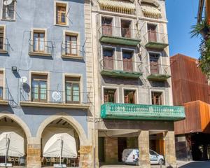Edificio  Plaça del pou. Edificio en balaguer