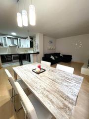 Pis  Carrer pascual madoz. Piso en venta en llivia