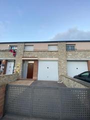 Haus  Carrer de les piscines. Chalet adosado en agramunt