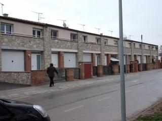 Maison  Carrer de les piscines. Chalet adosado en agramunt