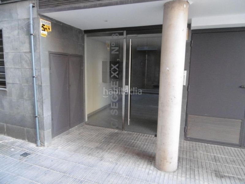 Foto b670a923-34de-453b-8efd-df27fa75ebd0. Aparcament cotxe a Tàrrega