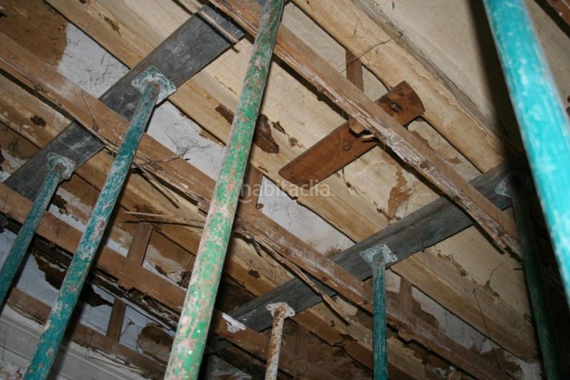Foto c858f708-d47e-43fb-85dd-dbed2a695134. Edificio in Balaguer