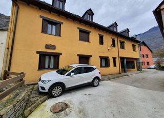 Autoparkplatz  Carrèr laurens. Garaje en les