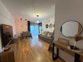 Ground floor  Albert porqueras. Amplia vivienda en lleida con piscina comunitaria