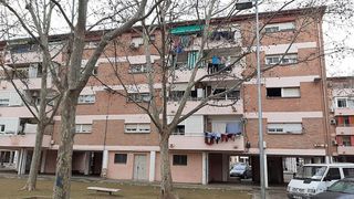 Etagenwohnung  Calle joan carles. Piso con alquiler social en lleida