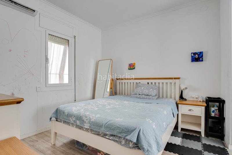 Foto 799a6a67-7940-49c5-b079-a2d3a771b71c. Àtic amb aparcament a Sants Barcelona