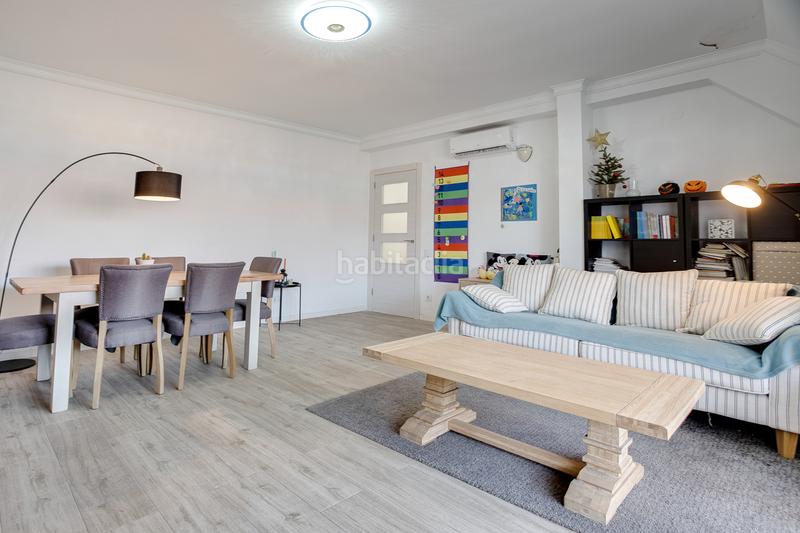 Foto d516fa3d-b5a6-48e4-8b05-921480de5947. Àtic amb aparcament a Sants Barcelona