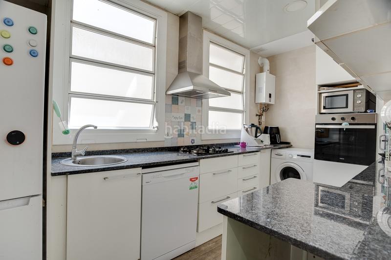 Foto bef33313-594d-48c1-a317-3bee1c31bbd3. Attico con parcheggio in Sants Barcelona