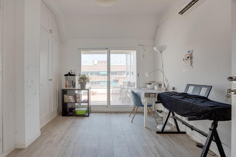 Foto 301a096a-399f-487f-8cf1-3aa8357619a0. Dachwohnung mit parking in Sants Barcelona