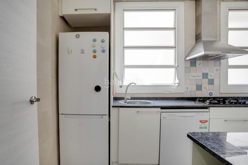 Foto eb68e0a4-a7c5-47b6-aebd-4b5f16e96da9. Dachwohnung mit parking in Sants Barcelona